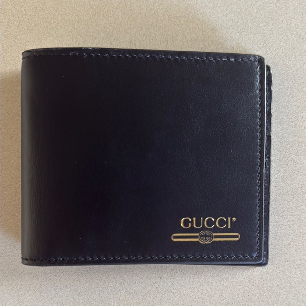 Gucci Black Key & Card Holder Sleek Design